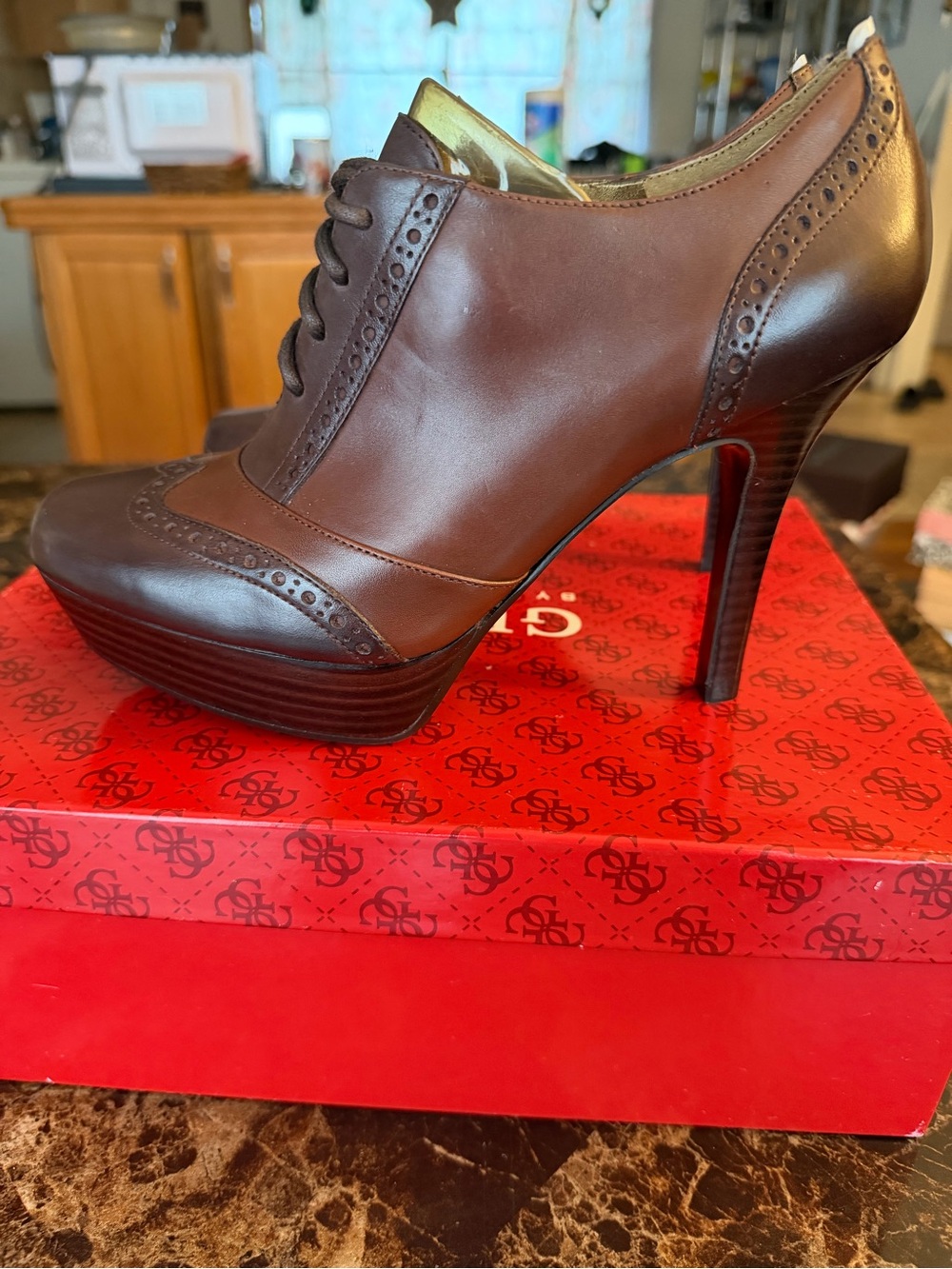 Brand new Guess by Marciano Women's Brown Leather High-Heel Oxford Bootie size 7